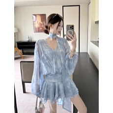 批发V领碎花连衣裙女2026春夏新款法式复古短款百褶晕染长袖雪纺裙子