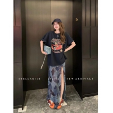 批发杨依姗 美式卡通字母<b class='q'>印花</b>T恤＋复古格纹<b class='q'>印花</b>雪纺开叉半身裙<b class='q'>套装</b>