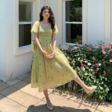 批发十三行品质 夏季新款式茶歇别致漂亮方领泡泡袖刺绣<b class='q'>连衣裙</b>