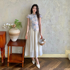 批发十三行品质刺绣新中式改良年轻款<b class='q'>旗袍</b>设计感收腰显瘦连衣裙