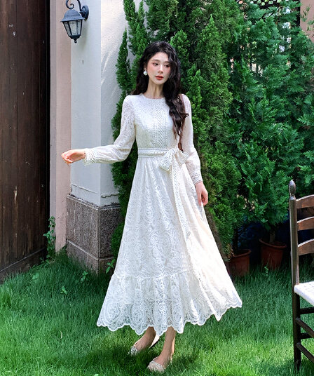 열세 개 품질 가을 의상 새로운 라운드 넥 긴팔 물 용해 꽃 허리 수축 슬림해 보이는 레이스 드레스 롱 스커트