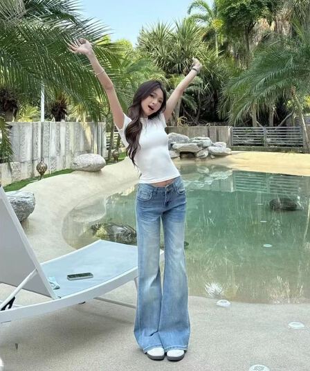 아메리칸 레트로 부츠컷 청바지 여성 얼음 블루 2026 여름 얇은 스타일 다용도 몸매 가꾸기 슬림해 보이는 나팔 바지