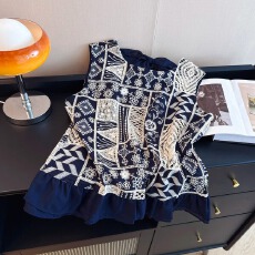 批发胖妹妹新中式镂空无袖背心衬衫上衣女夏季新款大码宽松几何图衬衣