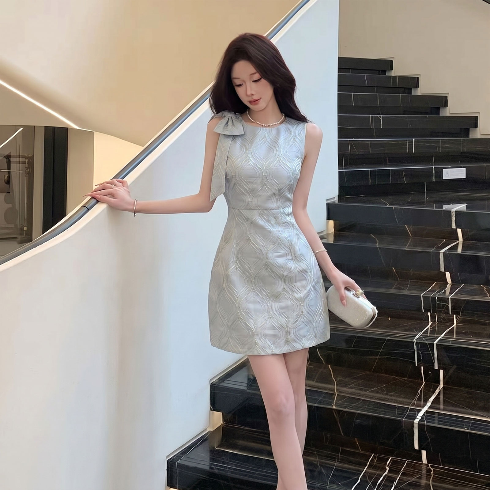 열세 개 개체 품질 품격 천 금빛 바람 자수 튀김 색상 드레스 여름 허리 수축 슬림해 보이는 생일 미니 스커트
