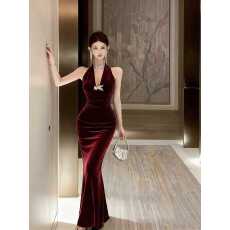 批发 实拍网图纯欲V领挂脖露背收腰名媛气质带胸垫修身打底长裙