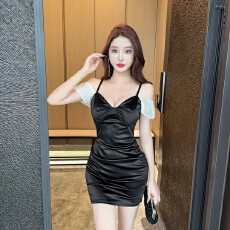 批发实拍低胸弹力缎面<b class='q'>撞色</b>包臀打底露肩<b class='q'>连衣裙</b>