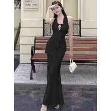 批发高级感气质挂脖吊带连衣裙女性感年轻女孩镂空露背洋气<b class='q'>长裙</b>