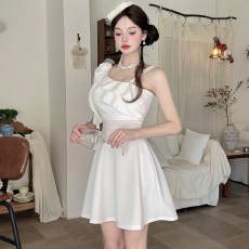 批发实拍小众低胸荷叶边<b class='q'>短袖</b>大摆单肩打底连衣裙