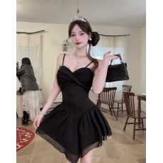 批发 实拍吊带v领褶皱修身显瘦包臀荷叶边不规则吊带连衣裙