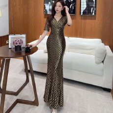 批发 实拍女神范气质名媛高级感上流社会御姐风开叉连衣裙爆款潮