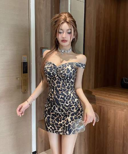실사 섹시함 낮은 가슴 튜브탑 레오파드 무늬 쇼트 스타일 만나는 타이트 드레스