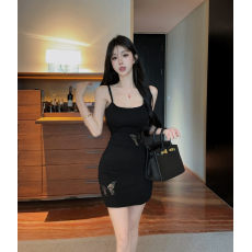 批发纯欲暗涌一字肩蕾丝吊带连衣裙女<b class='q'>春</b>收腰显瘦包臀裙性感短裙