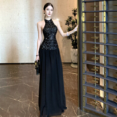 批发韩系高端精致亮片挂脖吊带<b class='q'>连衣裙</b>高级感巨好看的掐腰修身<b class='q'>长裙</b>26冬