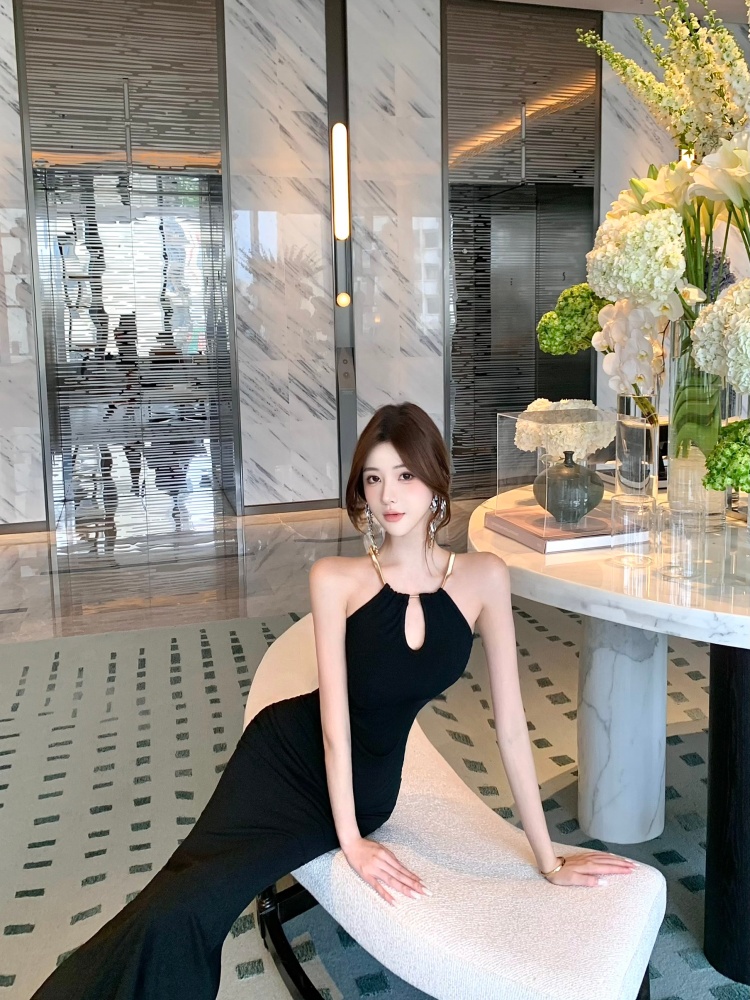 小众设计感金属挂脖镂空无袖紧身开叉包臀遮肉显瘦气质小黑裙 服裝批發女裝批發服飾貨源
