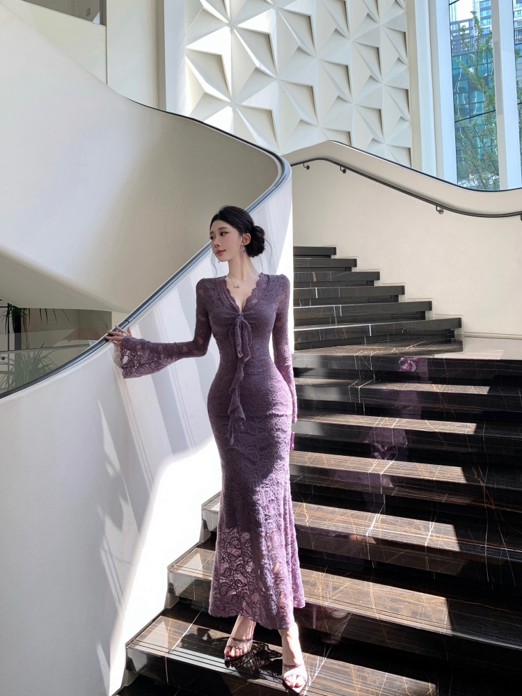 蕾丝连衣裙女早秋季V领喇叭袖飘带收腰显瘦包臀鱼尾长裙子 服裝批發女裝批發服飾貨源