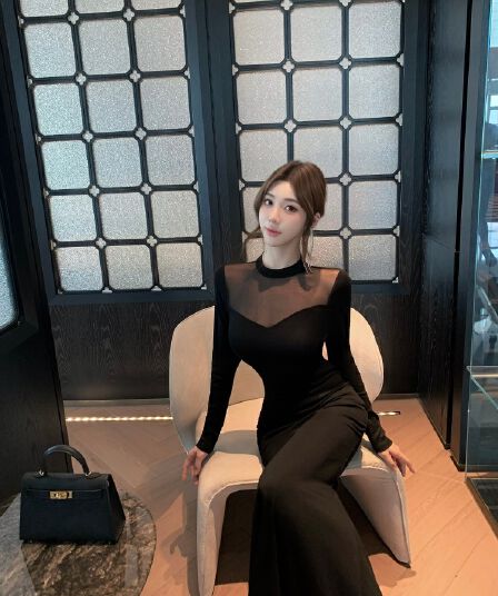 실사 고급 센스 작은 터틀넥 망사 패치워크 검정색 타이트 스커트 롱 스커트 로얄 자매 몸매 가꾸기 긴팔 예복 드레스