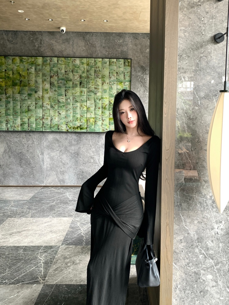 秋季高级感黑色开叉连衣裙欲纯修身褶皱喇叭袖包臀晚礼服长裙 服裝批發女裝批發服飾貨源