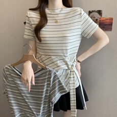 批发<b class='q'>大码</b>女装2026夏季新款<b class='q'>胖</b><b class='q'>MM</b><b class='q'>美式</b>复古条纹绑带不规则设计感百搭T恤