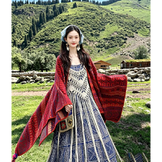批发西北旅拍红色民族风披肩草原出片加厚保暖新疆川西复古民族风纹样