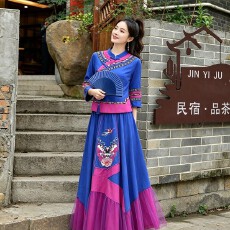 批发少数民族<b class='q'>服装</b>女刺绣苗族<b class='q'>演出</b>服土家族侗族舞台表演民族风长裙套装