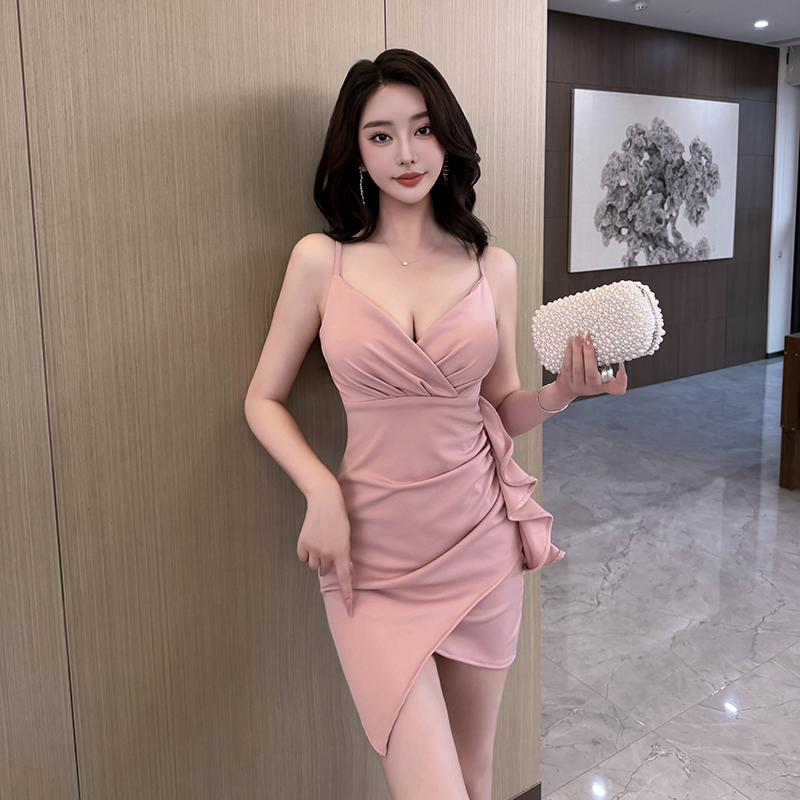 실사 비디오 2026 섹시함 V넥 슬립 드레스 허리 수축 슬림해 보이는 타이트 스커트 주름 품격 몸매 가꾸기 미니 스커트