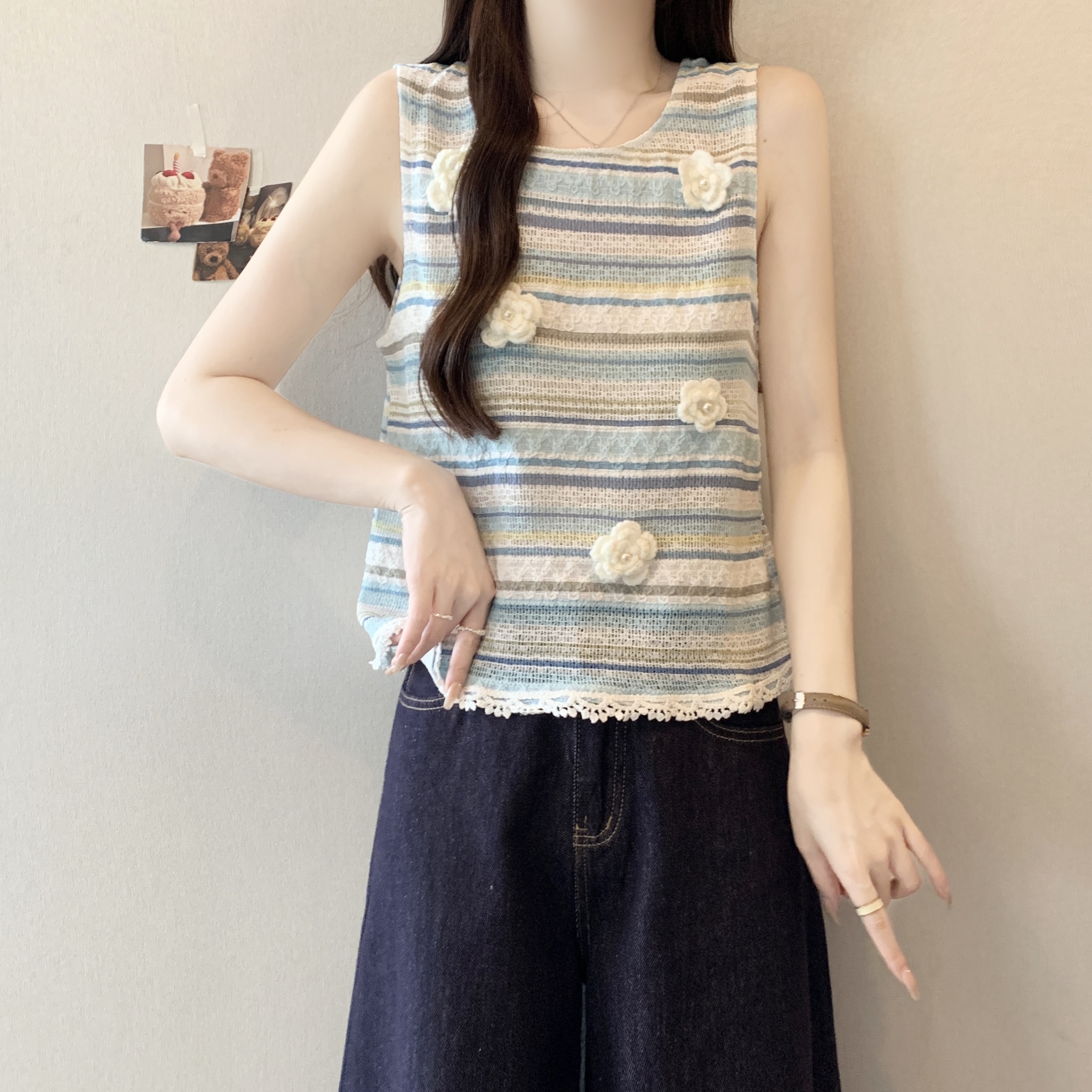 FA34130# 大码多巴胺条纹立体花朵上衣女夏新款蓝色镂空花边吊带背心 服裝批發女裝批發服飾貨源