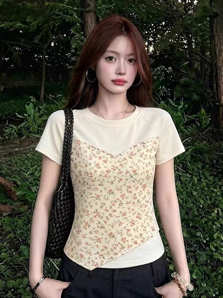 大码女装温柔风碎花拼接短袖T恤女夏胖mm高级感短款正肩上衣   服裝批發女裝批發服飾貨源