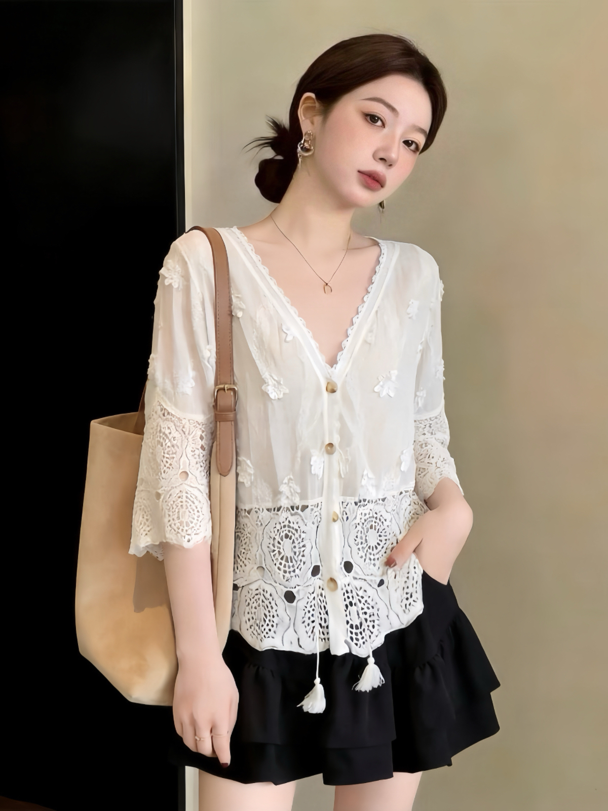 실사 빅 사이즈 프랑스식 홀로우 아웃 V넥 레이스 셔츠 오픈 가디건 여름 디자인 센스 얇은 스타일 홀로우 아웃 루즈핏 다용도 맨위