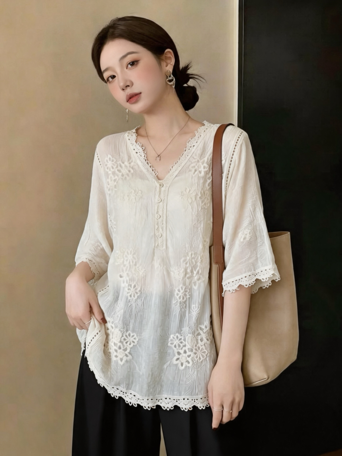 실사 빅 사이즈 여성 의류 새로운 고급 센스 레이스 자수 V넥 7부 소매 자외선 차단 자카드 맨위