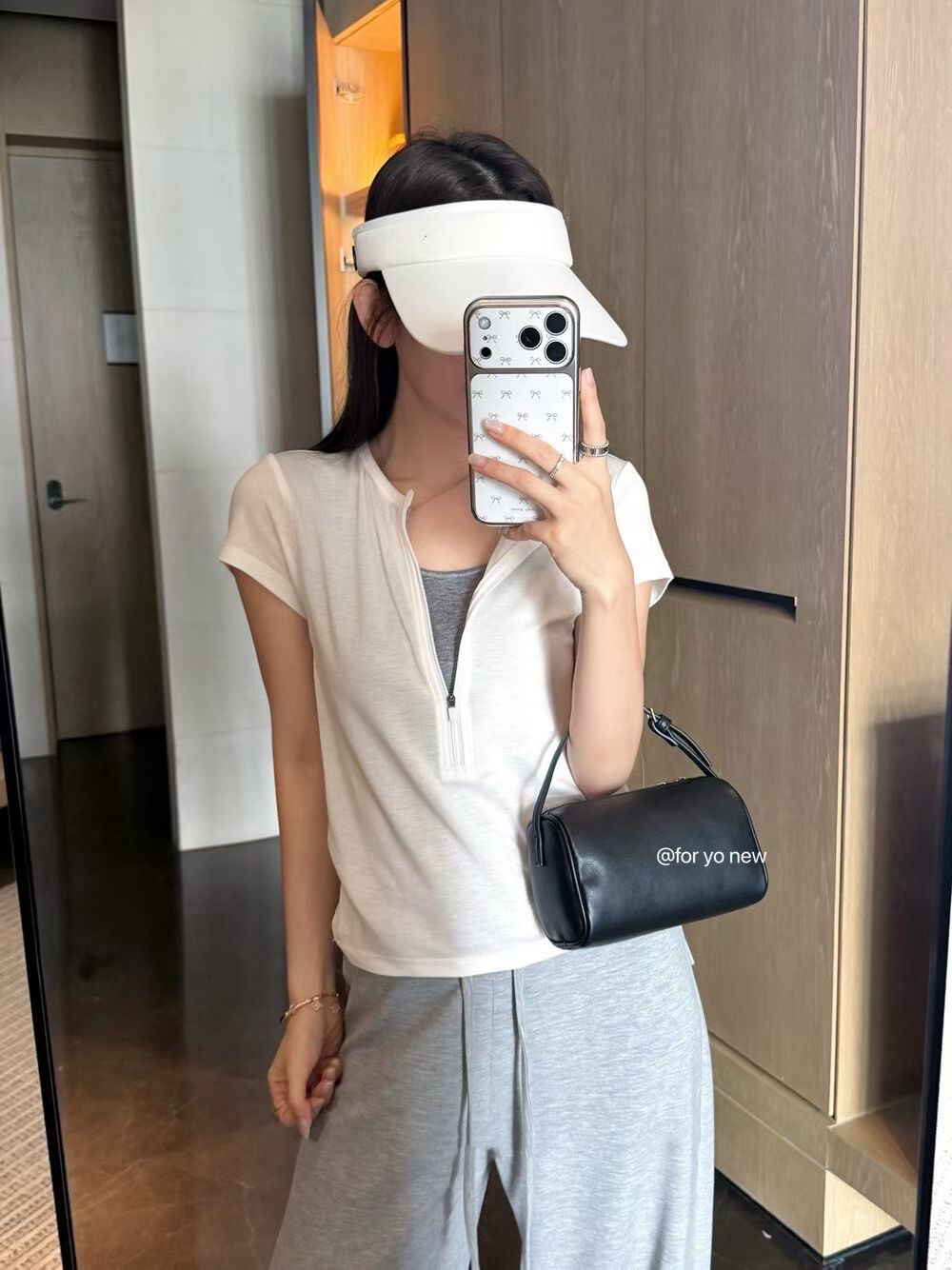 여름 새로운 디자인 센스 배색 하프 지퍼 페이크 레이어드 반팔 티셔츠 여성 몸매 가꾸기 슬림해 보이는 다용도 작은 셔츠 맨위