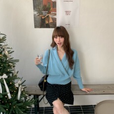 批发有货实拍  韩国原单<b class='q'>北极</b><b class='q'>绒</b>交叉领奶蓝色毛衣