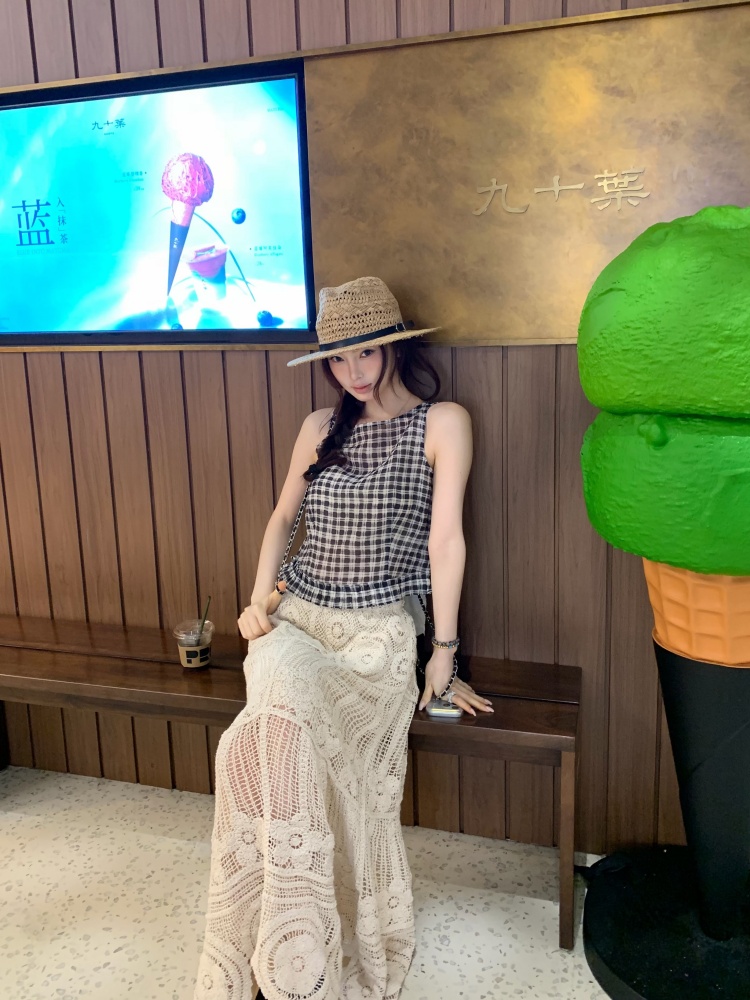 재고 있음 실사 한 부서 레트로 체크무늬 민소매 조끼 맨위 높은 품질 홀로우 아웃 자수 반신 스커트