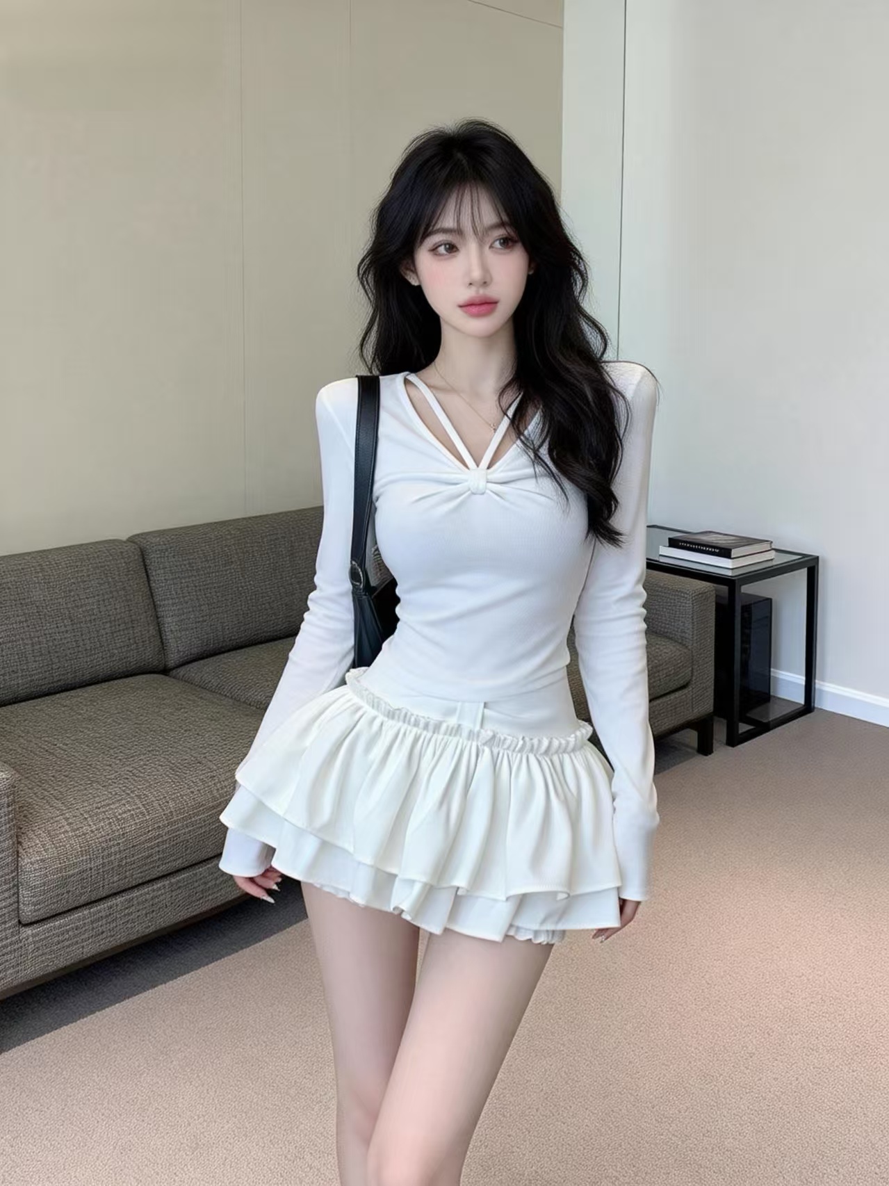 실사 새로운 디자인 센스 V넥 주름 패션 몸매 가꾸기 슬림해 보이는 인사이드 가져 가라. 긴팔 기본 셔츠 티셔츠 여성