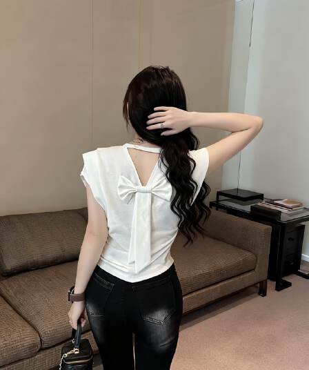 실사 새로운 순수한 욕망 디자인 센스 더블 Feifei 소매 작은 대중 뒤로 나비 매듭 홀로우 아웃 티셔츠 맨위 여성
