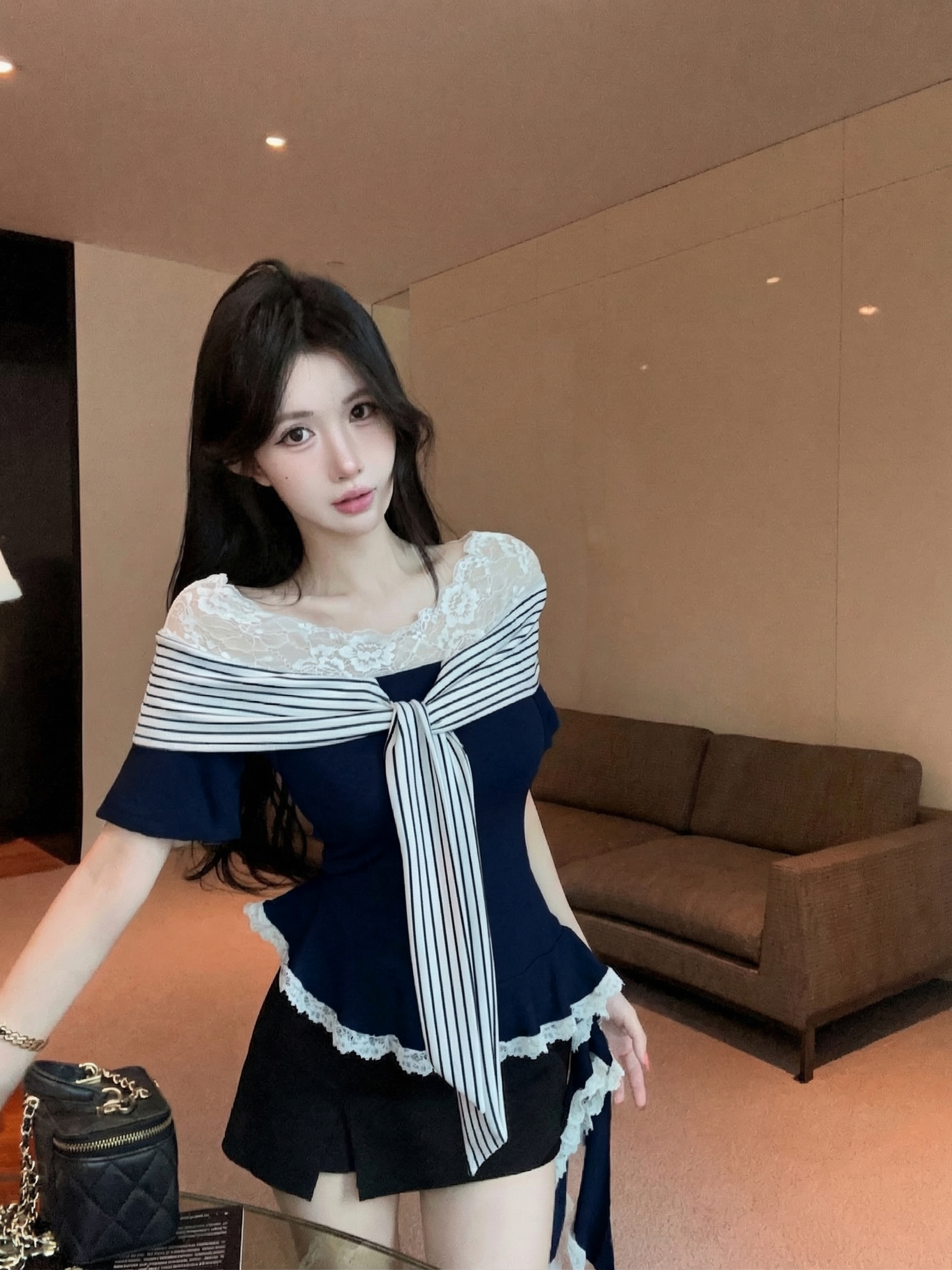실사 새로운 레이스 조각 스트라이프 스트랩 디자인 센스 달콤한 핫걸 페이크 레이어드 불규칙 기본 셔츠 여성