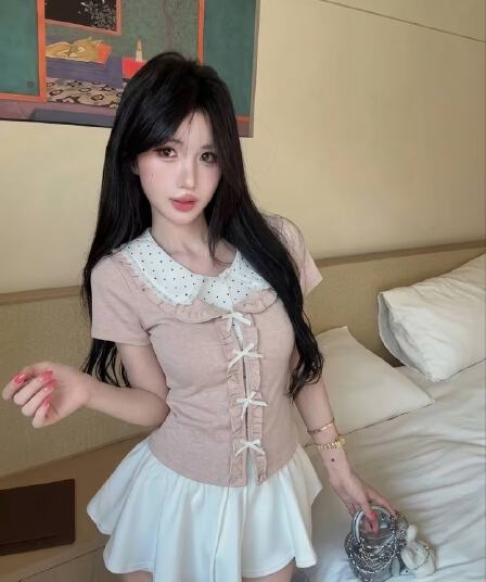 실사 새로운 학원 스타일 디자인 센스 페이크 레이어드 반팔 티셔츠 여성 몸매 가꾸기 쇼트 스타일 꽃무늬 베이비 칼라 맨위