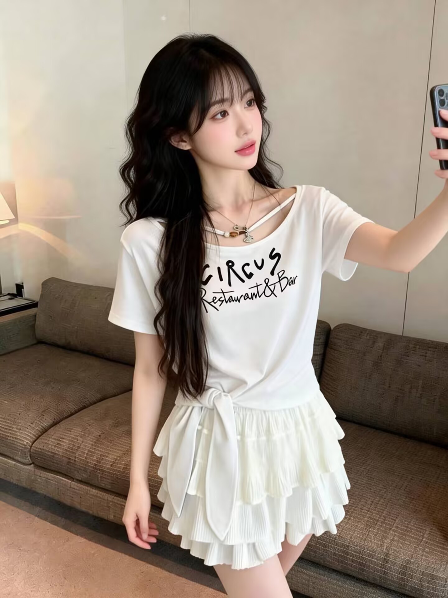 실사 새로운 고유 한 슈퍼 잘 생긴 프린트 불규칙 밑단 스트랩 한 단어 비스듬한 어깨 반팔 티셔츠 맨위 여성