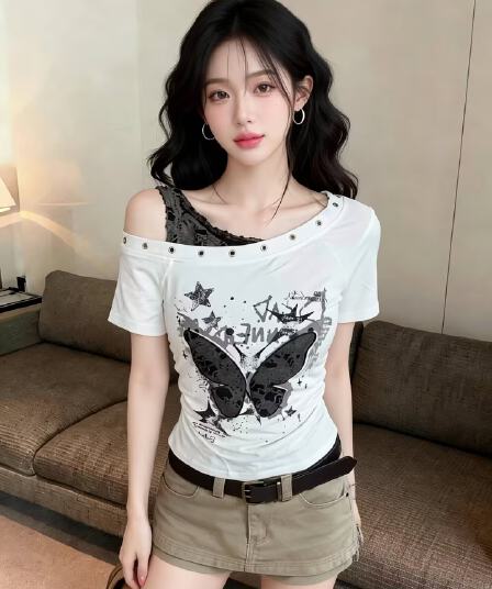 실사 새로운 핫걸 배색 페이크 레이어드 오프숄더 찢어진 부분 비스듬한 칼라 반팔 알파벳 프린트 맨위 티셔츠 여성