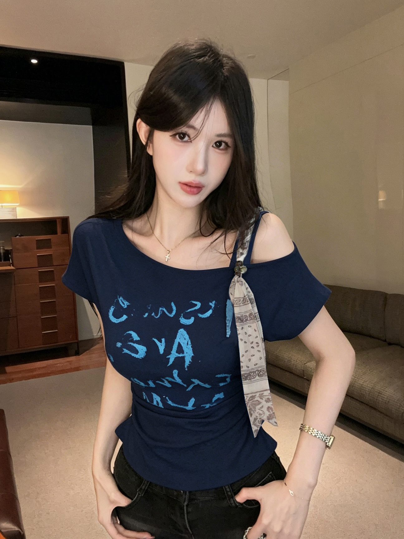 실사 새로운 디자인 센스 리본 오프숄더 알파벳 프린트 반팔 주름 허리 수축 슬림해 보이는 맨위 여성