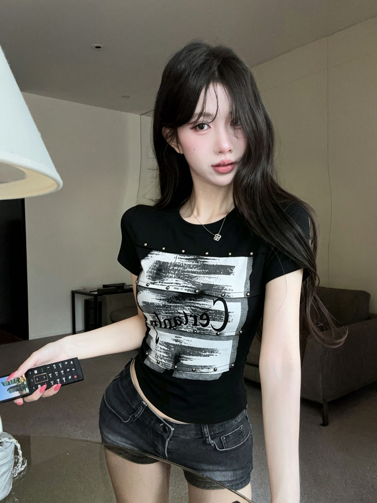 실사 새로운 고유 한 디자인 센스 수묵화 프린트 반팔 세련된 외국 가스 다용도 몸매 가꾸기 슬림해 보이는 맨위 여성
