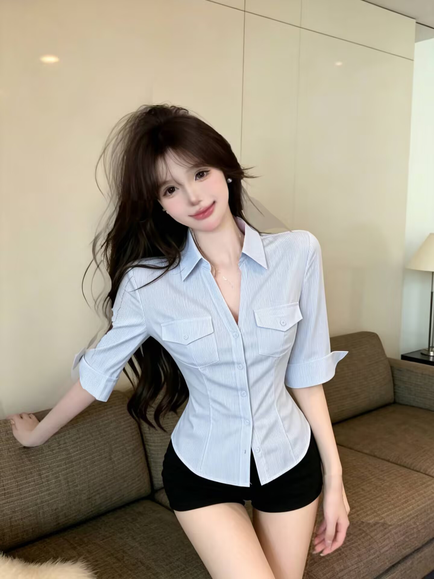 실사 새로운 자이언트 잘 생긴 품격 고유 한 순수한 욕망 핫걸 디자인 센스 스트라이프 V넥 여성 셔츠