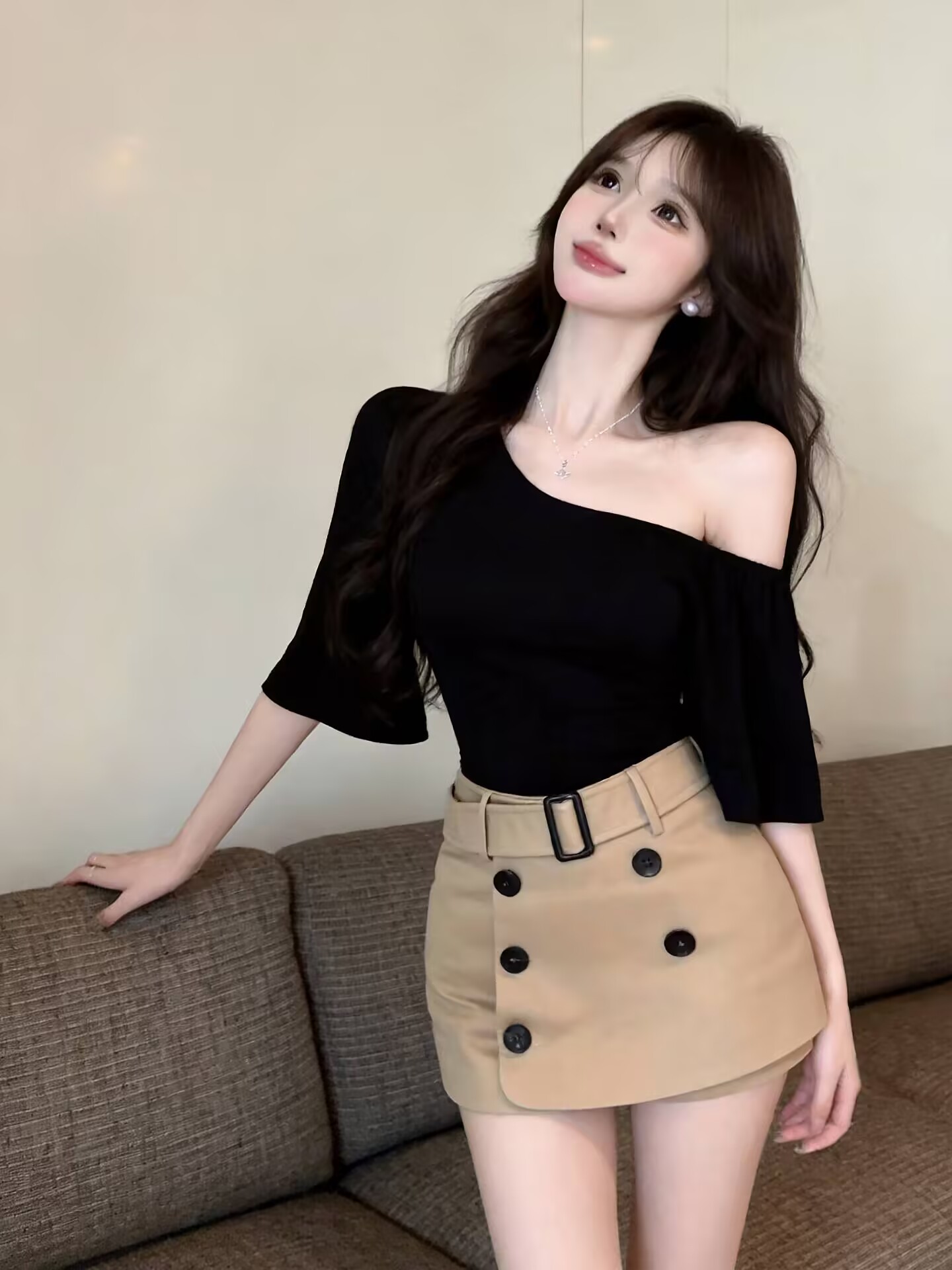 실사 새로운 얇은 어깨 tee 모달 나팔 소매 비스듬한 어깨 의류 티셔츠 이중 버튼 타이트 스커트 치마 세트 여성