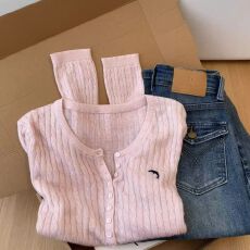 批发甜美温柔风半开领软糯毛衣<b class='q'>外套</b>女早秋穿搭外穿<b class='q'>日系</b>复古针织衫上衣