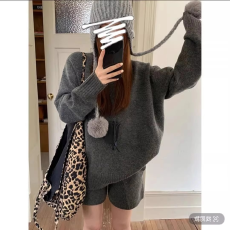 批发韩系复古慵懒毛衣套装女秋<b class='q'>冬</b>高级感宽松休闲针织衫阔腿短裤两件套