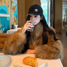 批发韩系新款高级感仿狐狸毛皮草<b class='q'>外套女</b>冬季年轻款皮毛一体毛茸茸大衣