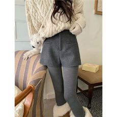 批发韩系高腰毛呢<b class='q'>短裤</b>女冬季2026新款显瘦阔腿设计感a字打底外穿靴裤