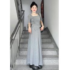 批发260克人棉螺纹面料配腰带一赫本风高级感气质穿搭长裙T恤一整套装