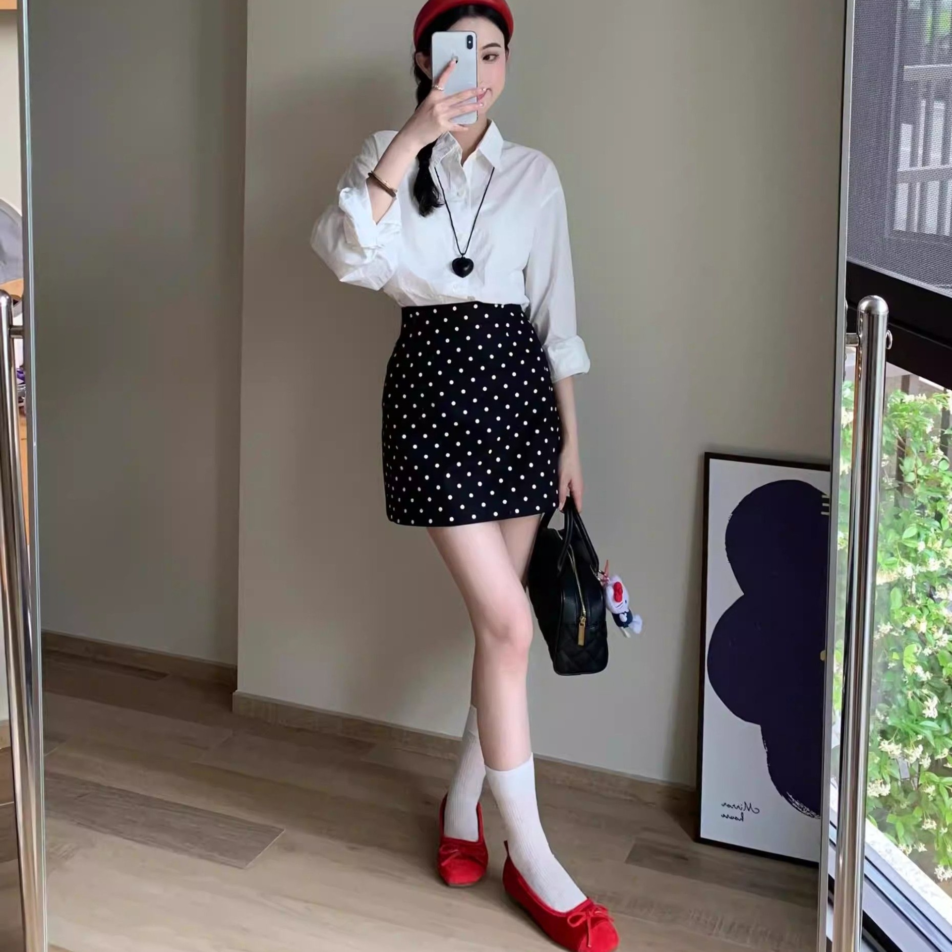 한 부서 2026 휴일 검정색 레트로 도트 무늬 타이트 스커트 미니 스커트 여성 여름 하이웨이스트 한 마디 품격 출퇴근 반신 스커트