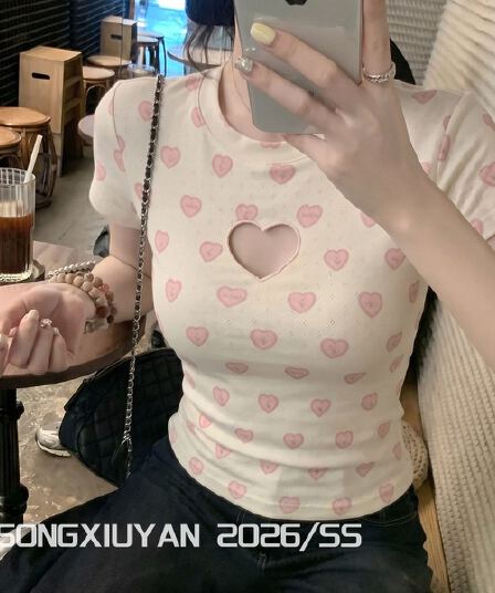 달콤함 소녀 하트 프린트 홀로우 아웃 라운드 넥 티셔츠 연령 감소 한 부서 몸매 가꾸기 쇼트 스타일 허리 수축 작은 대중 긍정적 인 어깨 의류