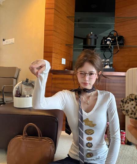 260 그램 사람들 면 이른 가을 순수한 욕망 달콤한 핫걸 몸매 가꾸기 강아지 프린트 V넥 만나는 여성 긍정적 인 어깨 긴팔 티셔츠 맨위